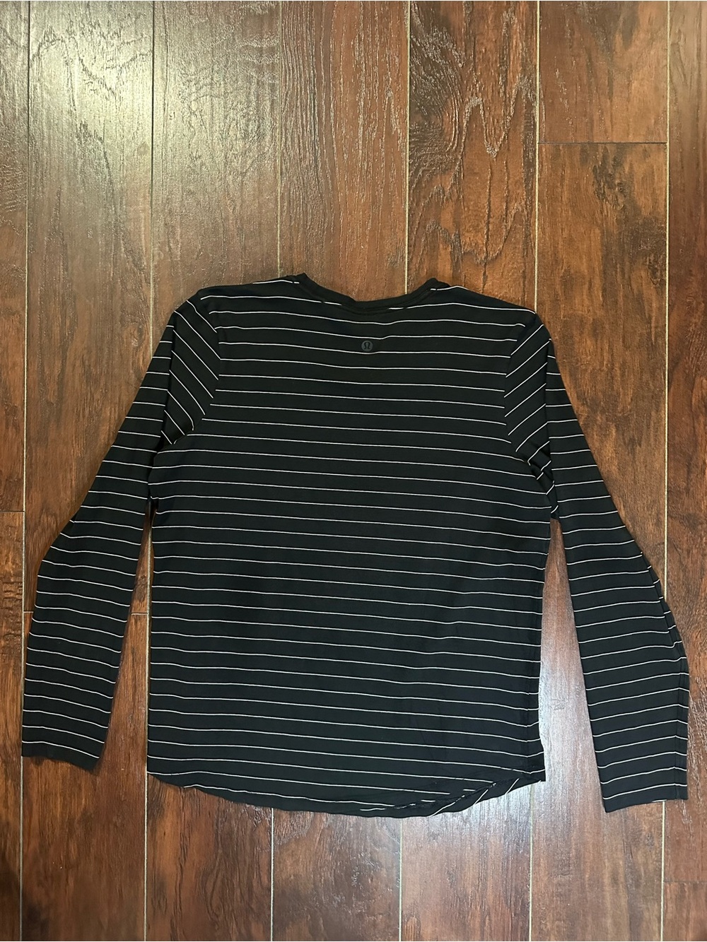 Lululemon Love Long-Sleeve Shirt Size 10
Short Serve Stripe Black White - Picture 2 of 3